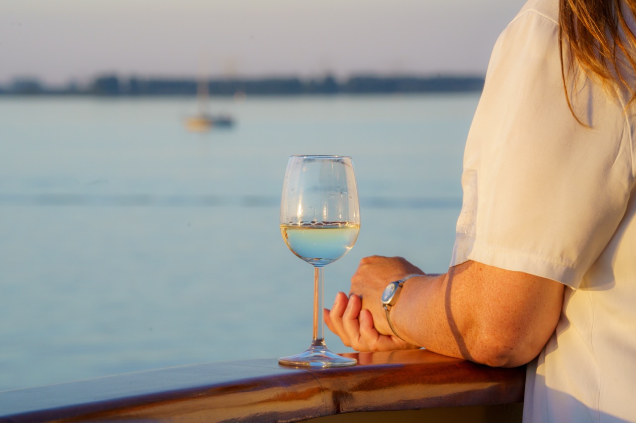 Wine tasting in Algarve boutique vineyard