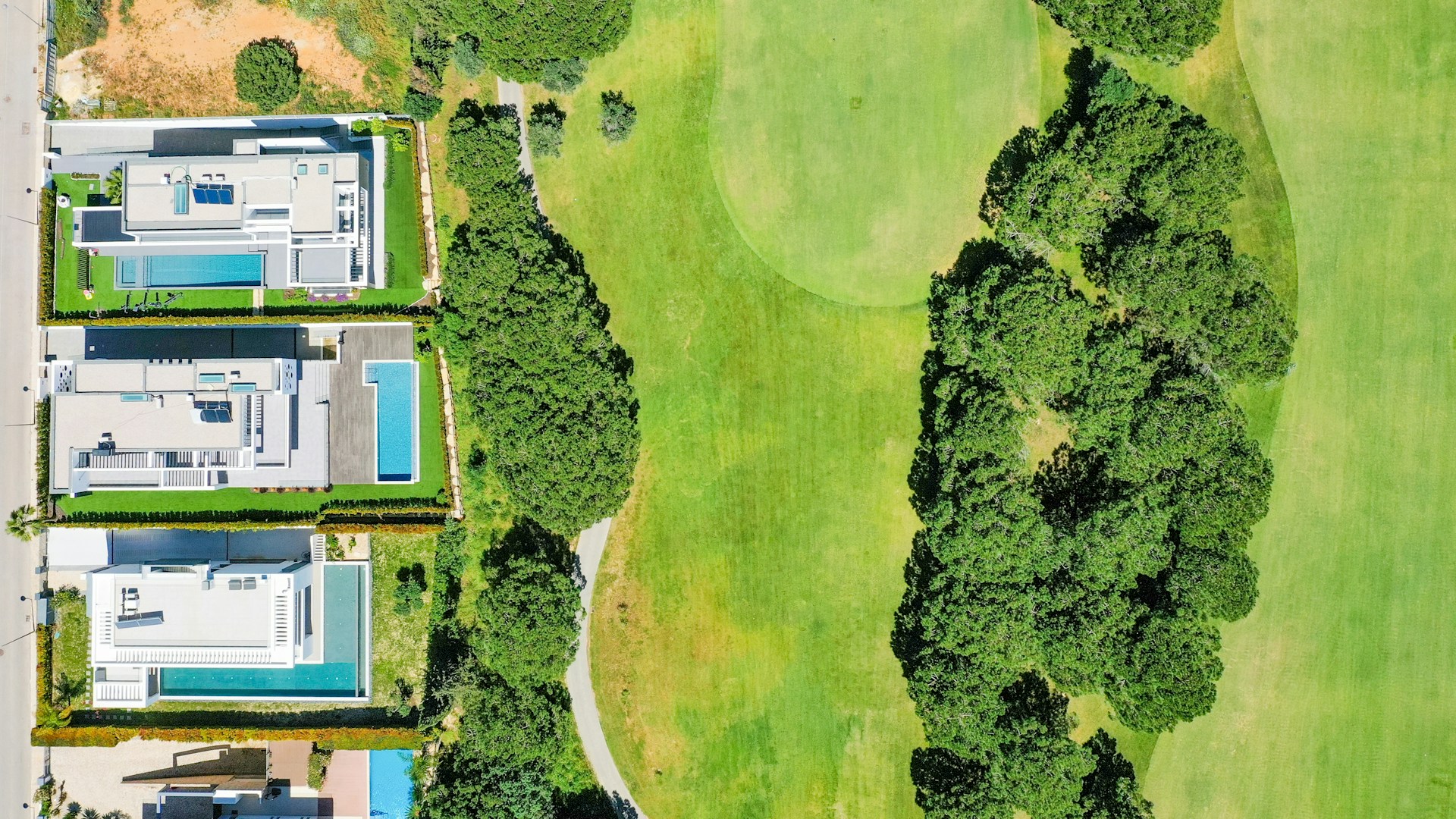 Live on world-class golf courses with high-end amenities at your doorstep.